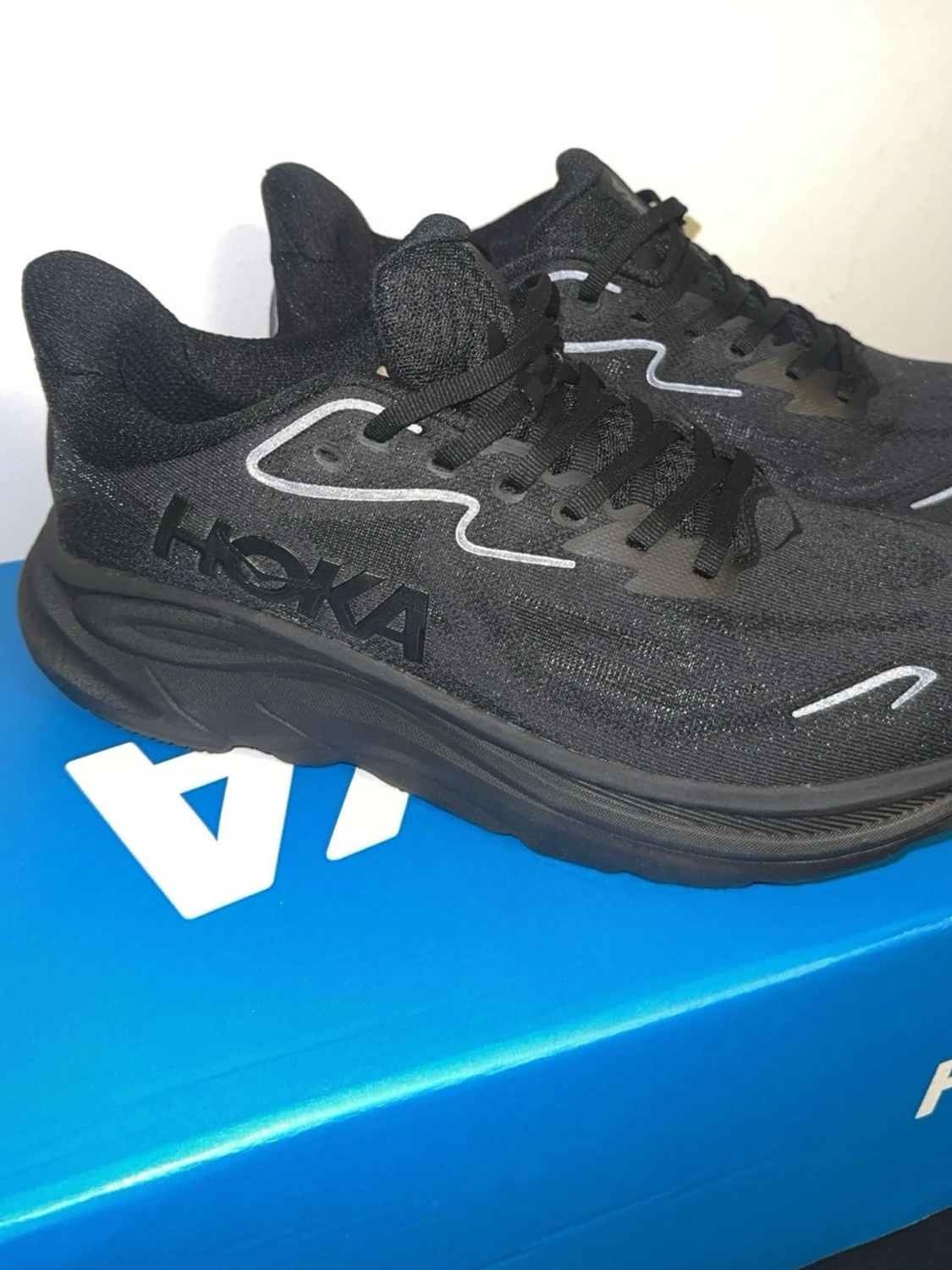 Svarta Hoka sneakers med tjock sula - 1