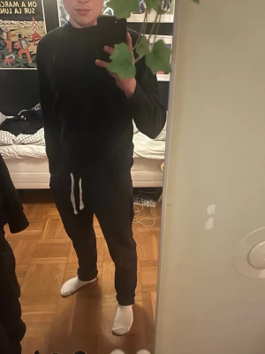 Polo Ralph Lauren sweatshirt - Snygg marinblå RL sweater i storlek 14-16 vilket motsvarar XS! Inga hål eller defekter. Skriv vid fundering!