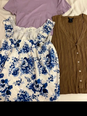 Tre söta sommartoppar - Supersöta och snygga sommartoppar. Perfekt för en solig sommar dag🌟