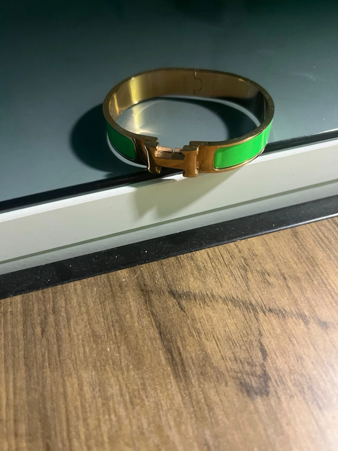 Grönt H-armband i metall - 2