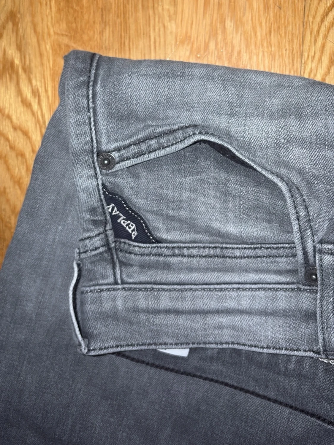 Grå raka jeans - 2