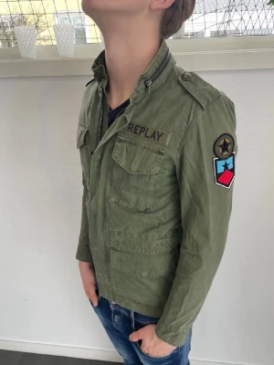 Replay field jacka - Replay field jacka herr| pris:899kr| storlek: L| skick:9/10| hör av dig vid minsta lilla fundering eller fråga|