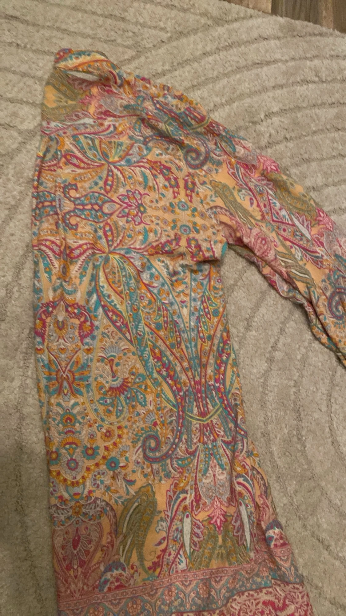 Mönstrad klänning i pastellfärger - 3