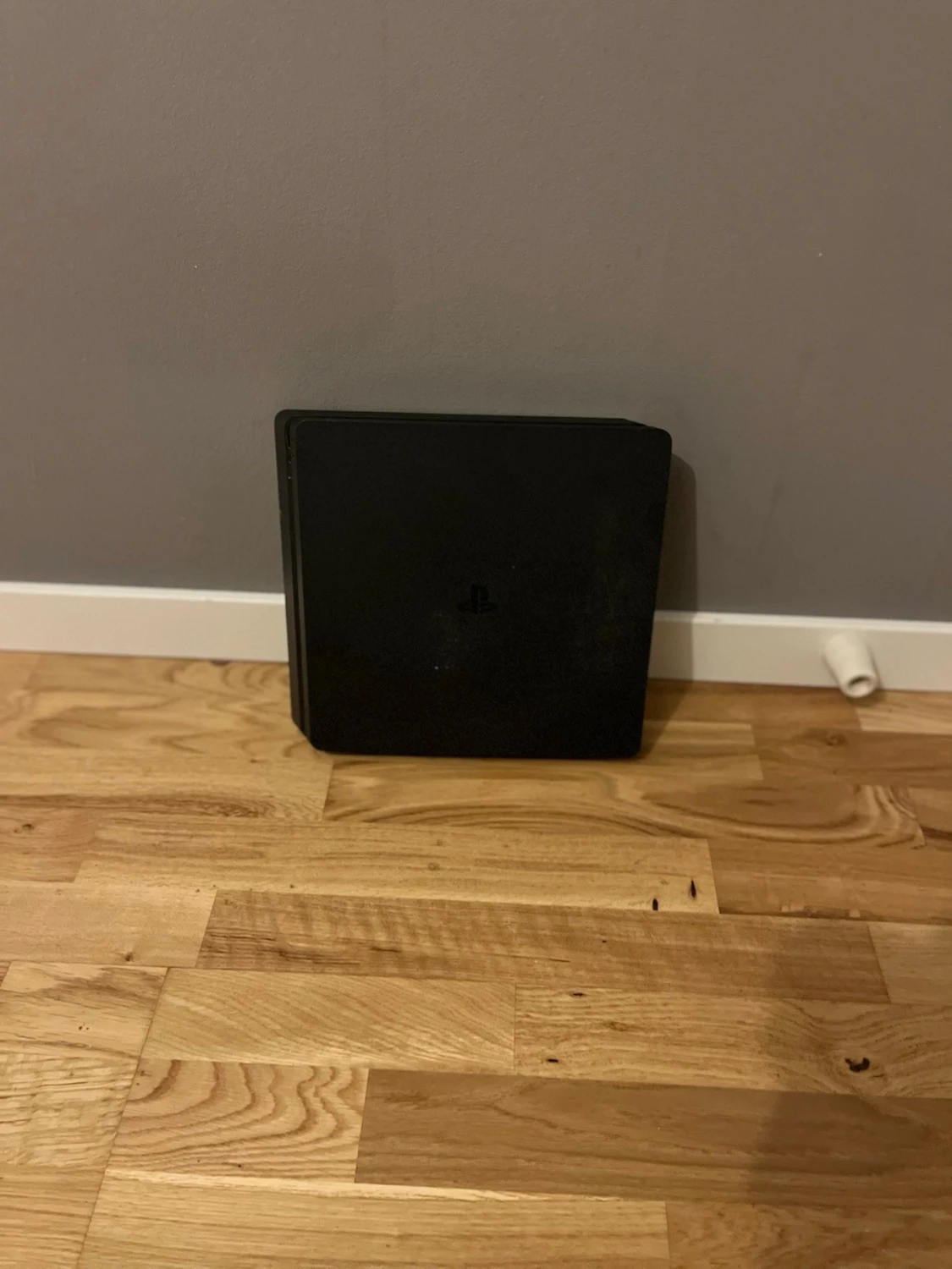 PlayStation 4 Slim svart konsol - 3