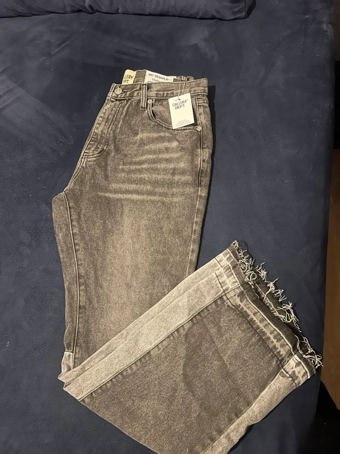 Gråa jeans med råa kanter Gallery Dept