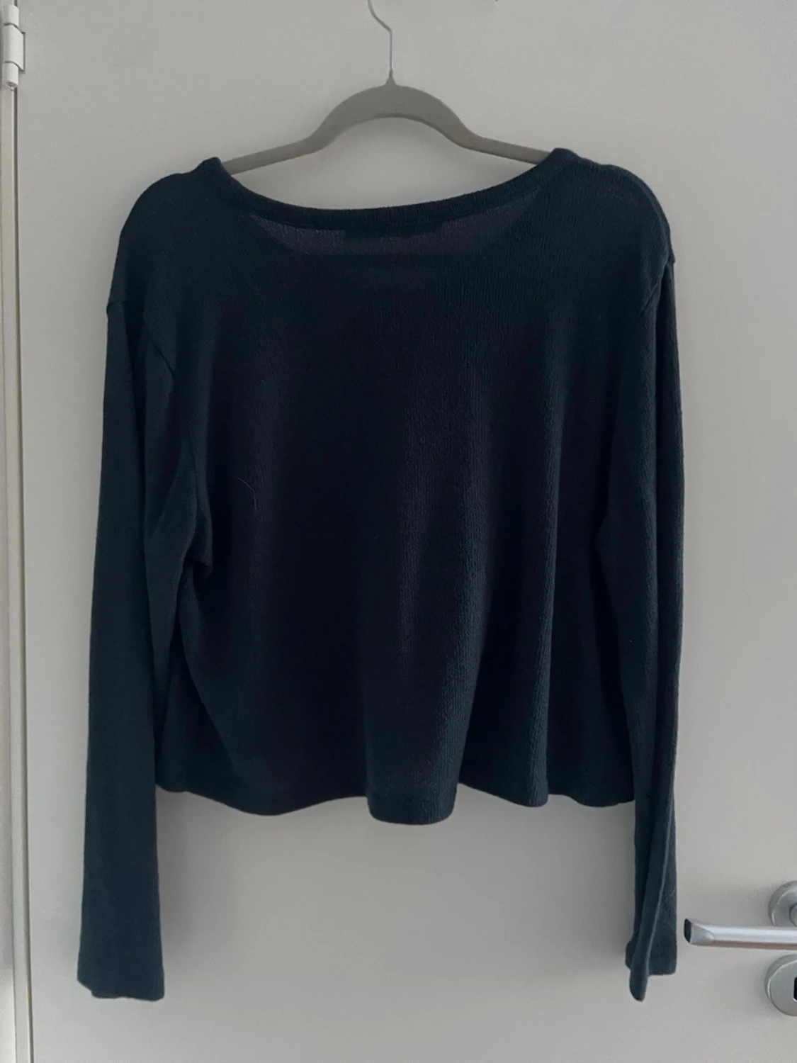 Svart långärmad topp med knyt - 1