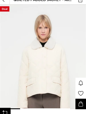 Vår jacka  - Köpte jackan för 1700kr, den är som ny, kan skicka egna bilder🥰