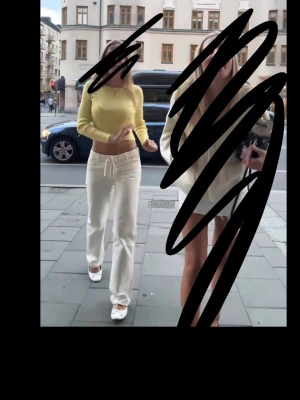 vita zara jeans med snörning  - få defekter här och där längre ner. storlek 36. 