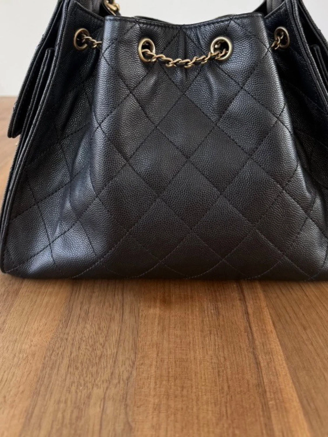 Svart quiltad handväska med kedja - 2