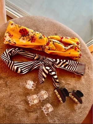 Håraccessoarer - Hårband från Gina Tricot och H&M. Mycket sparsamt använda. Samt små hårklämmor, aldrig använda.