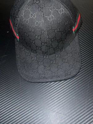 Svart gg keps  - Svart gg keps 