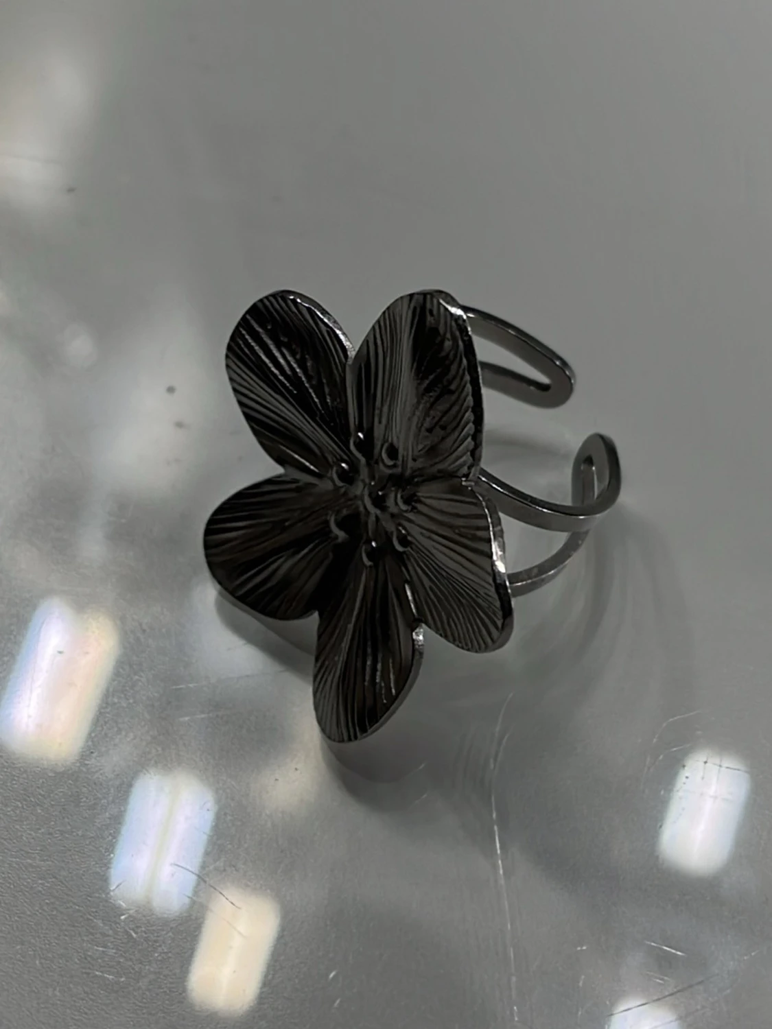 Blommig silverfärgad ring - 1