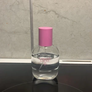 Zara Twilight Mauve parfym - Twilight Mauve parfym från Zara. 30ml och använd enligt bild!