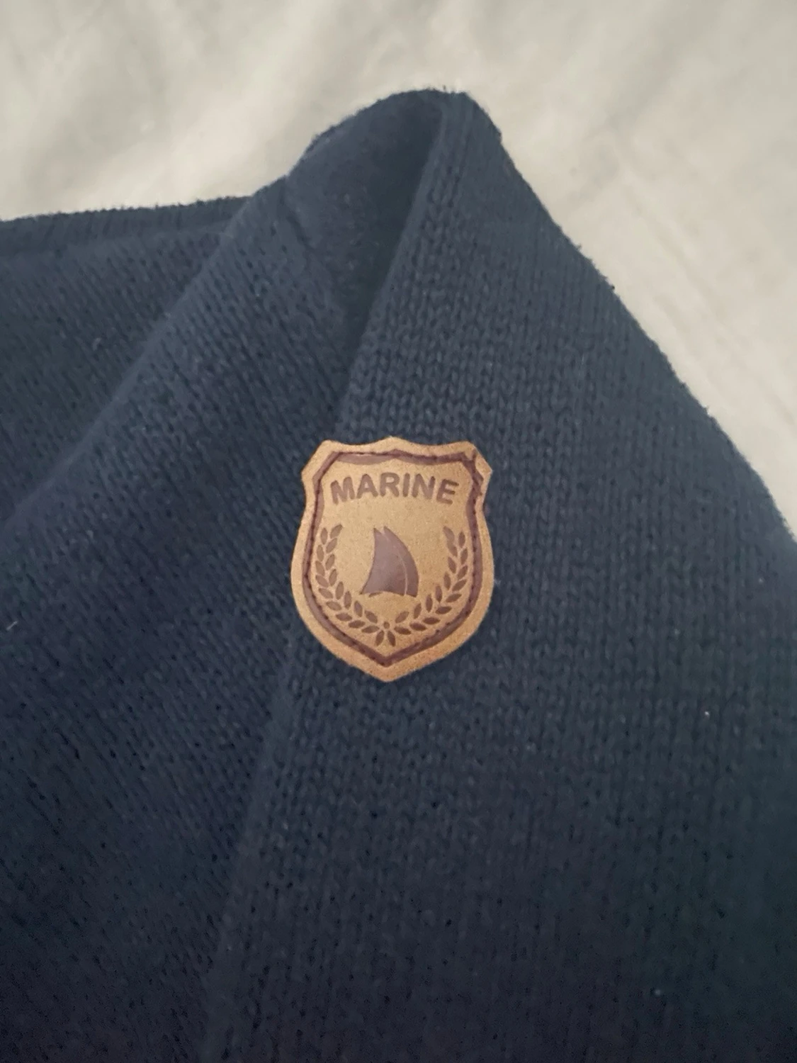 Mörkblå stickad tröja med halvzip - 3