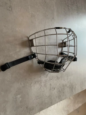 Jofa galler Chrome 480 M - Säljer mitt Jofa galler i storlek 480 M, lite rostigt, hakskyddet kan tejpas över eller bytas. Fungerade bra när jag tejpade över. Pris kan diskuteras. 