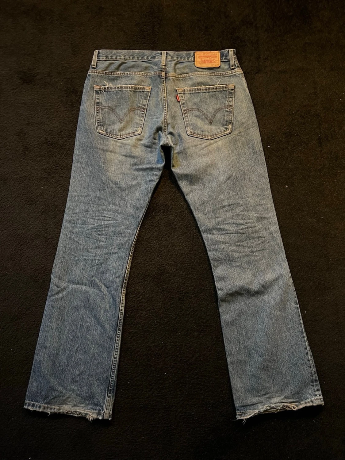 Blå raka jeans med rå kant - 1