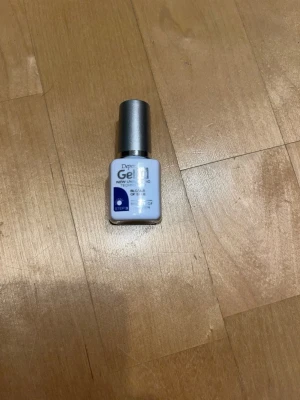 Geelilakka - Sininen geelilakka. Vain avattu pakkaus, ei tullutkaan käyttöön. OVH noin 8.9€. Eläintalous MMM Katsothan myös muut ilmoitukseni Tarjoa 