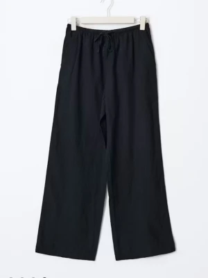 Svarta vida linnebyxor från Gina tricot  - Väldigt fina 