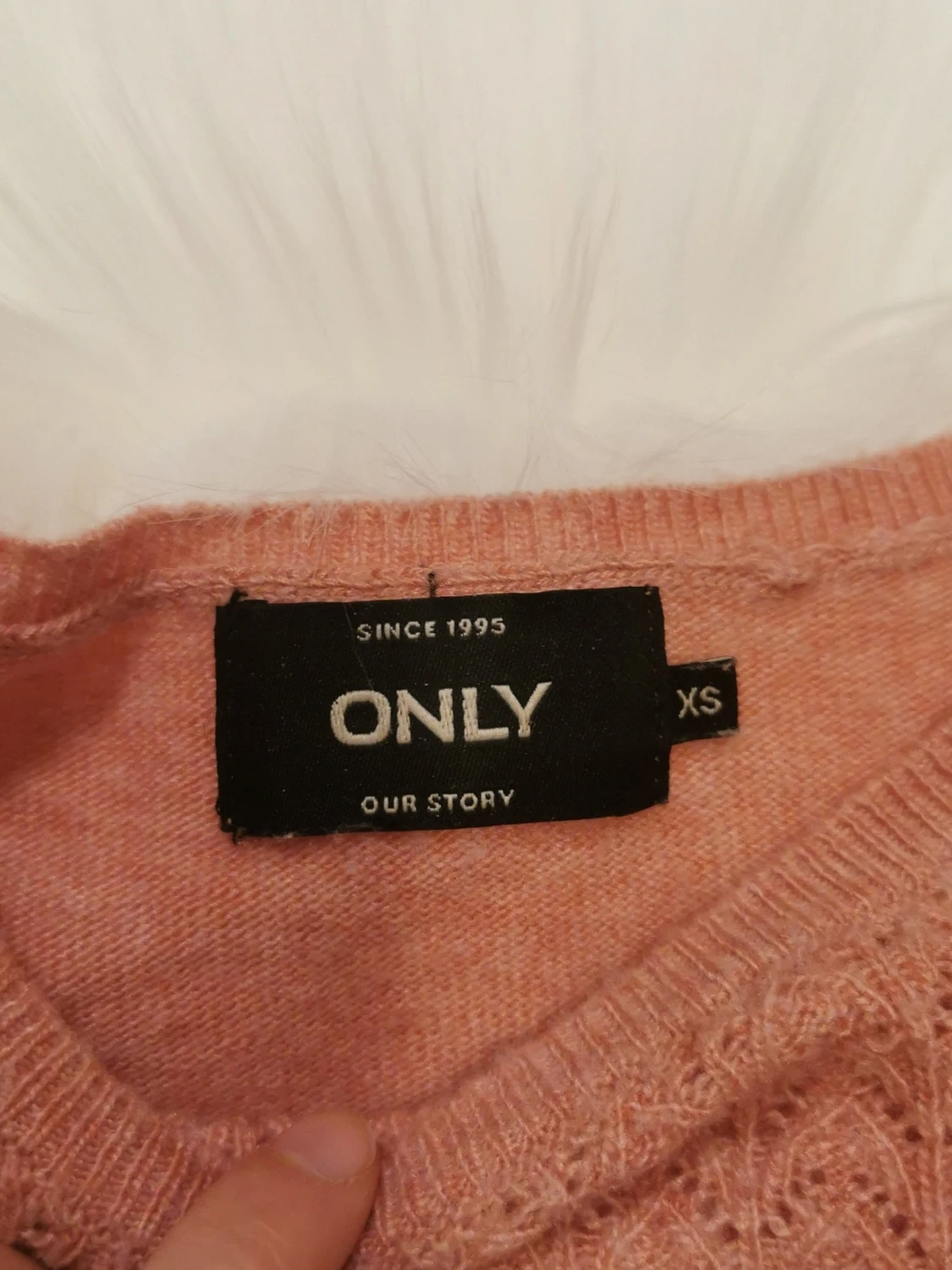 Snygg stickad tröja med volang från ONLY - 2