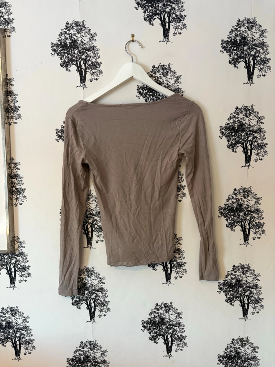 Beige långärmad topp med vid ringning - 1