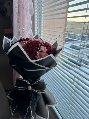 Pipe cleaner bouquet - Rose pipe cleaner bouquet. Red and pinkish. Decorated with lights. Gold and white butterflies are available if wanted. Price can be discussed. 