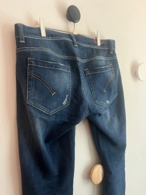 Dondup jeans George  - Säljer dondup jeans modell george. Storlek: W33 | Skick: 9/10, använd bara någon gång men annars ny skick nästan | pris: 499 men kan diskuteras 