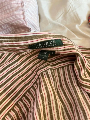 Randig Ralph Lauren blus - Trekvartsärmar, grön- och rödrandig skjorta, vintage ralph lauren