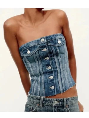 Jeanstopp från Zara - Jättefint skick och perfekt nu till våren och sommaren