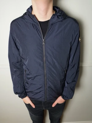 COLMAR WINDBREAKER - Fet Colmar windbreaker | Skick: 8.5/10 | Strl: 46 | Modellen är 180 cm | Hör av dig om du undrar någontings