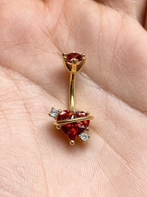 NY Oanvänd - Navelpiercing  - 🔥 ERBJUDANDE: Få 30% rabatt när du köper 2 valfria piercingar! 🔥  Passa på att fynda och uppdatera din smyckessamling 💖 Skicka ett meddelande vid intresse eller frågor!