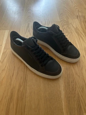 Svarta sneakers från Axel Arigato - Svarta skor från Axel Arigato. Storlek: 40