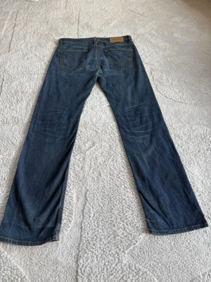 Diesel jeans - Vintage Diesel jeans  Model : Larkee Måtten finns på sista bilden:) Öppen för pris förslag och frågor🤩!