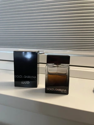 Dolce & Gabbana the one  - Riktigt god och rik doft. 50ml. Cirka 35ml kvar 