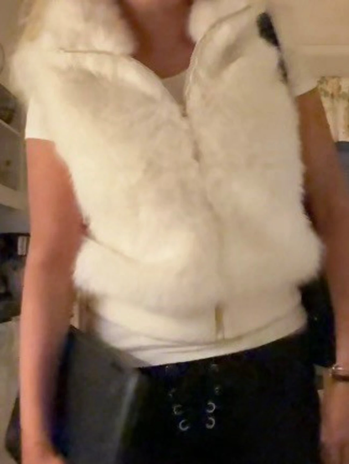 Vit fluffig pälsväst med dragkedja - 1