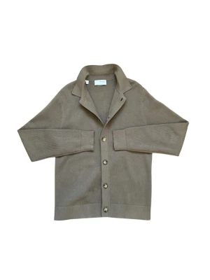 selected homme Overshirt  -  med klassisk krage och knäppning framtill. Tillverkad i mjukt material med långa ärmar och ribbade muddar. Perfekt för lager på lager och enkel att matcha med olika outfits.