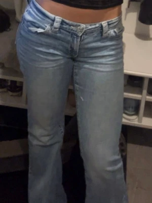 Ljusblå bootcut jeans - Jeans från Gina young, använda en gång💗