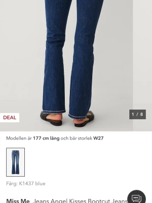 Blå bootcut jeans från Miss Me - Storlek 28 nästan helst ny säljer för den är sfär stor för mig 
