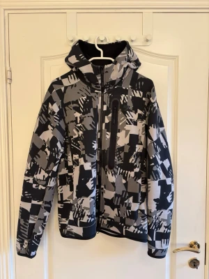 Nike tech fleece  - Mängdrabatt finns! Ju fler plagg du köper, desto bättre pris kan jag ge
