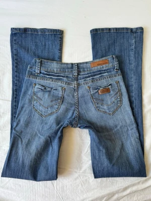 Lågmidjade raka jeans - Superfint skick! Midjemått: 72cm  Innerben: 83cm