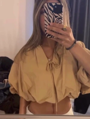 Zara topp  - helt ny med prislapp💗