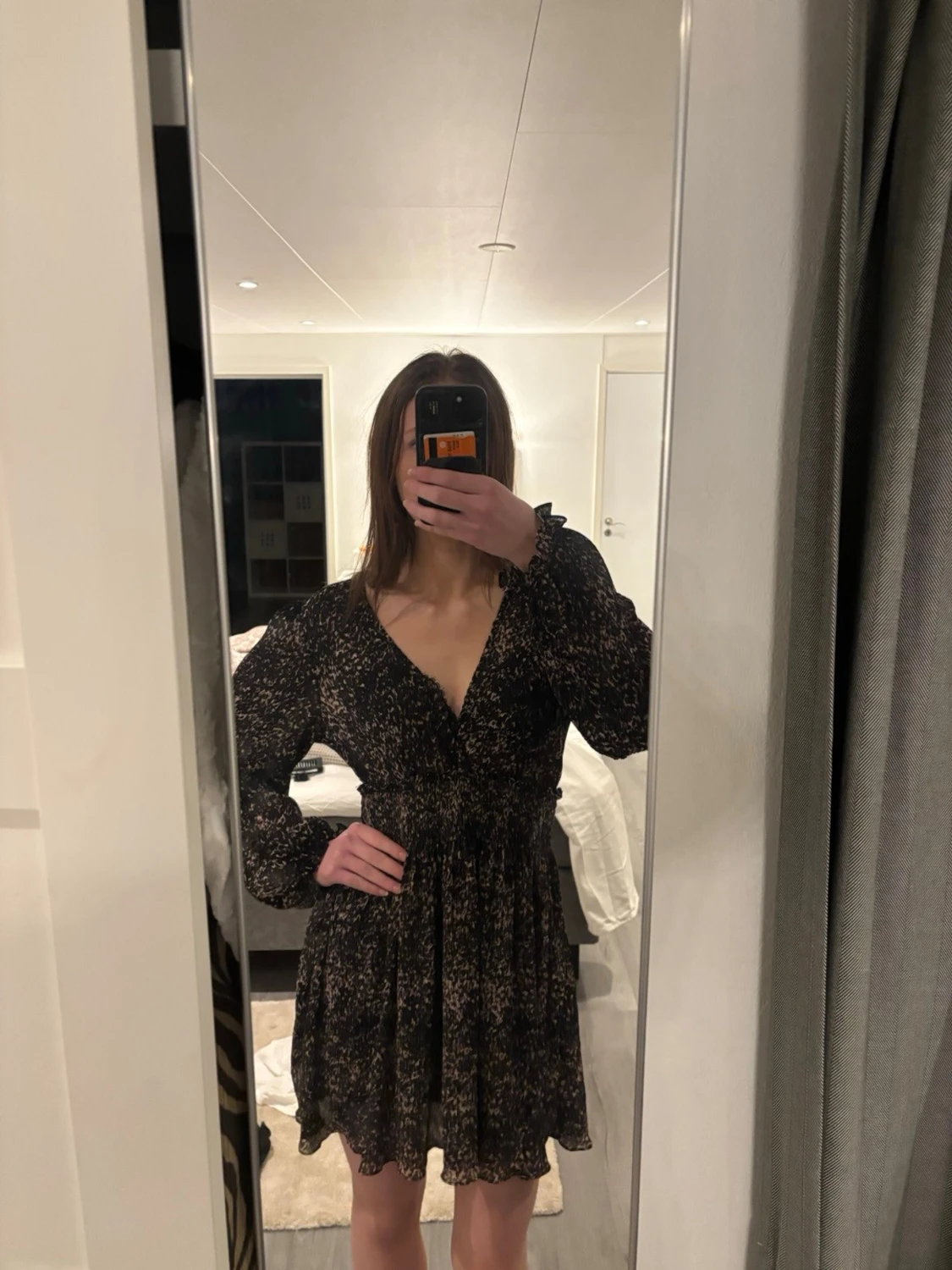 Svart mönstrad kortklänning - 2