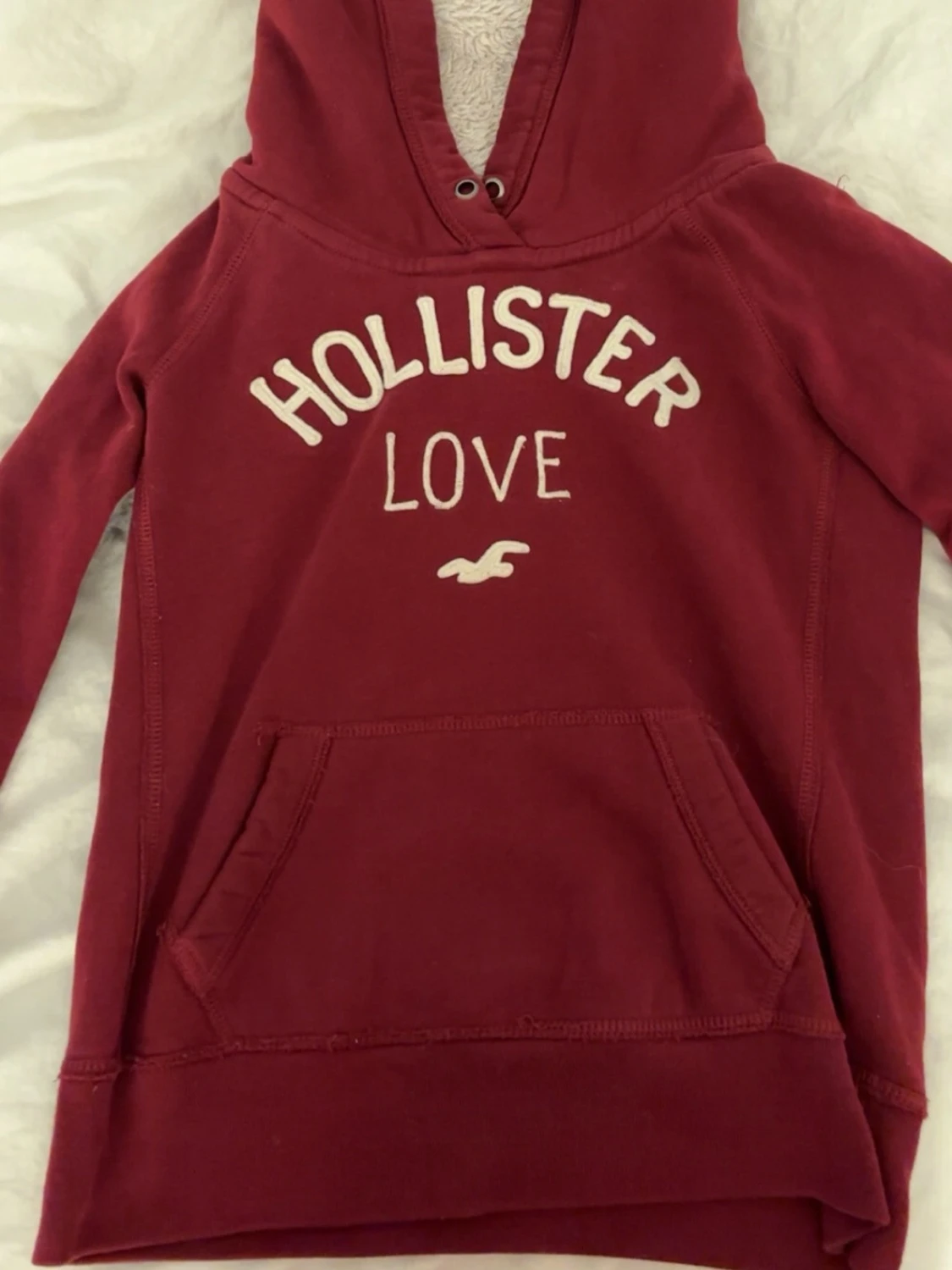 Vinröd hoodie från Hollister - 1