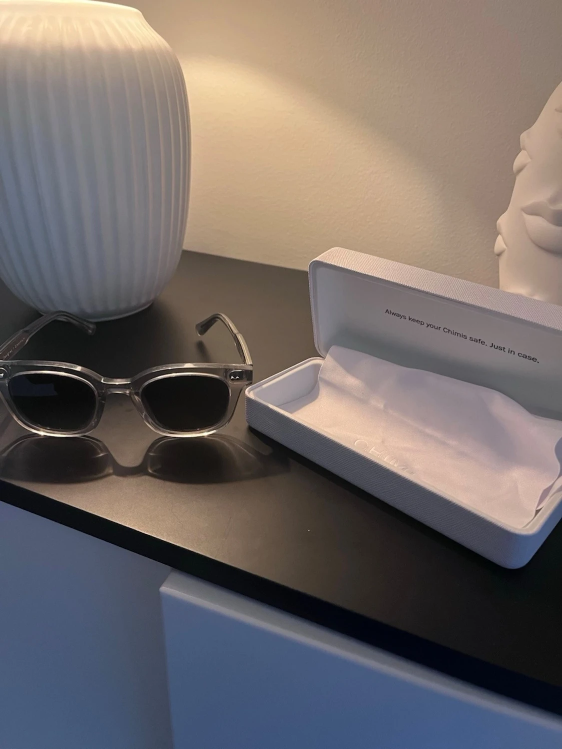 Transparenta/grå solglasögon från Chimi - 3