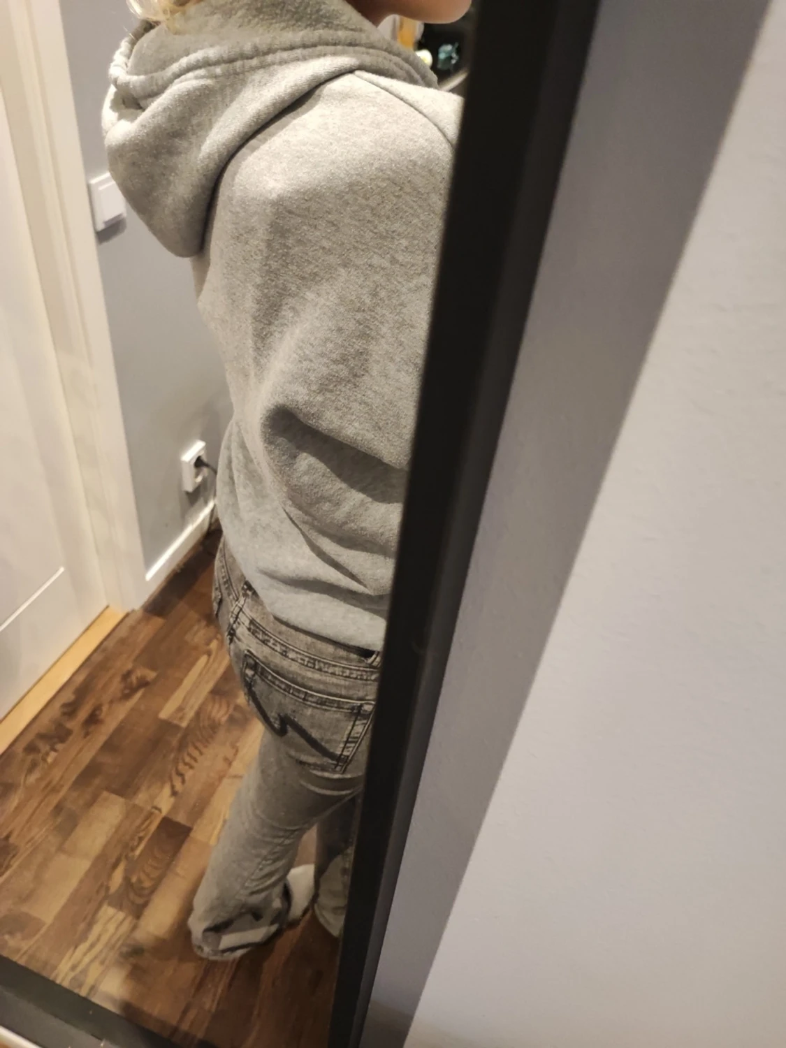 Grå basic hoodie med magficka - 2