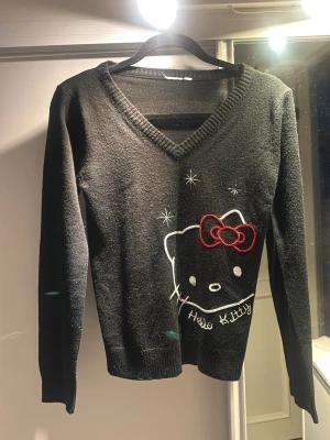 Tröja - Hello Kitty tröja med V ringning storlek Xs-S