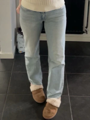 Ljusblå raka jeans - Fina ljusblå jeans från märket stay, tyvärr blivit för små för mig 