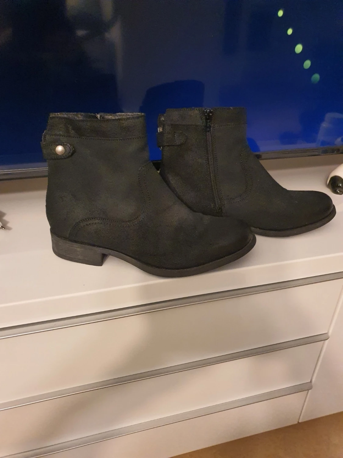 Svarta mockaboots med låg klack