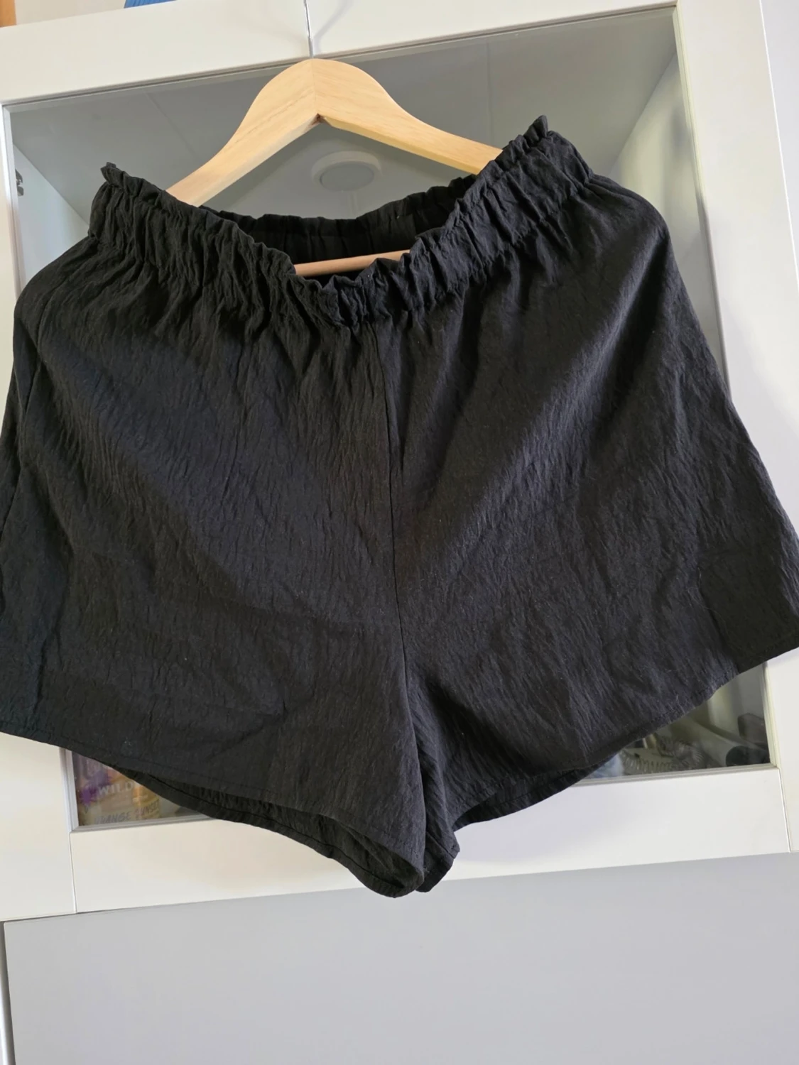 Svarta loose shorts med resårmidja - 1