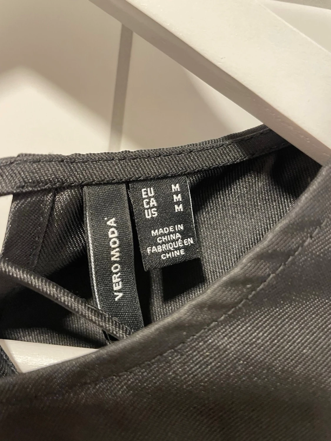 Svart blus med puffärm - 4