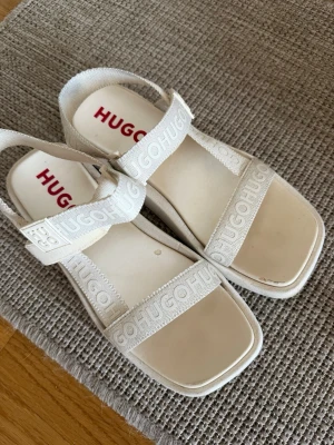 Hugo Emma Strap Sandal  - Snygga vita sandaler från HUGO 